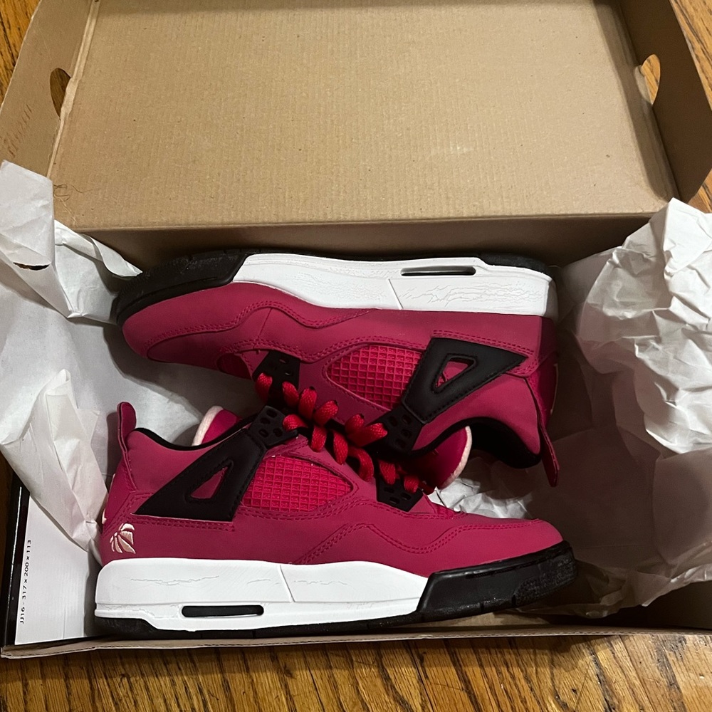 COPY - Kids Voltage Cherry jordan 4